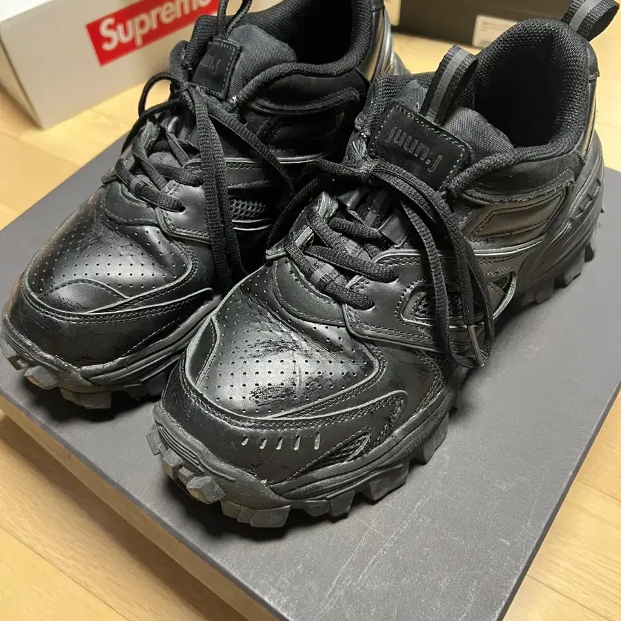 (250) 준지 x 로고 트레킹 아웃솔 스니커즈 (JUUN.J Black Trekking Sole Sneaker)
