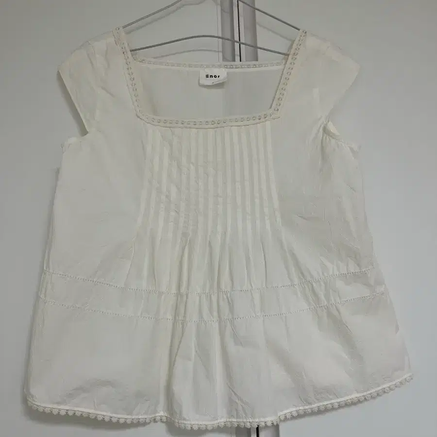 엔오르 LACE SQUARE NECK BLOUSE