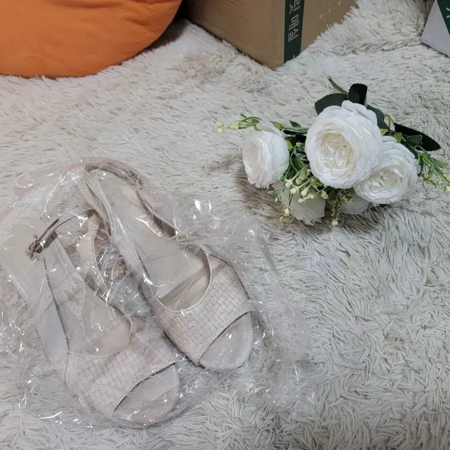 여성 샌들 베이지색 245사이즈