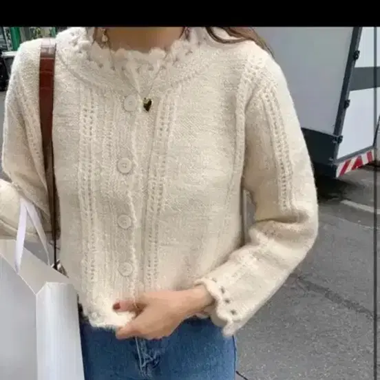 아이보리 펀칭 레이스 가디건