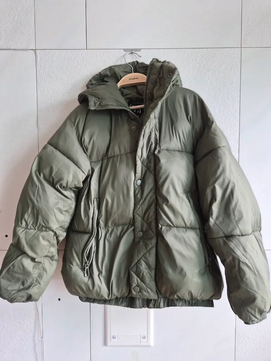 ZARA 키즈 숏패딩 140 카키 (가벼워요)