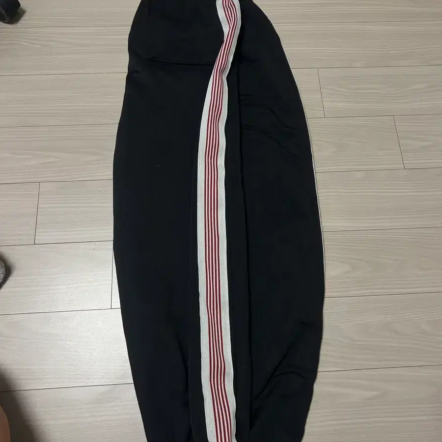 레드 트랙팬츠 M