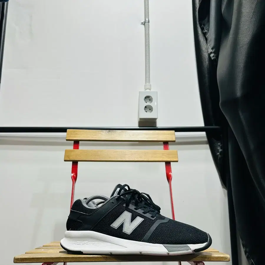 280) 뉴발란스 New Balance 24 블랙 그레이 피트니스 러닝 스니커즈