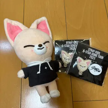 SKZOO 아이엔 폭시니 봉제 인형과 핀 배지 세트