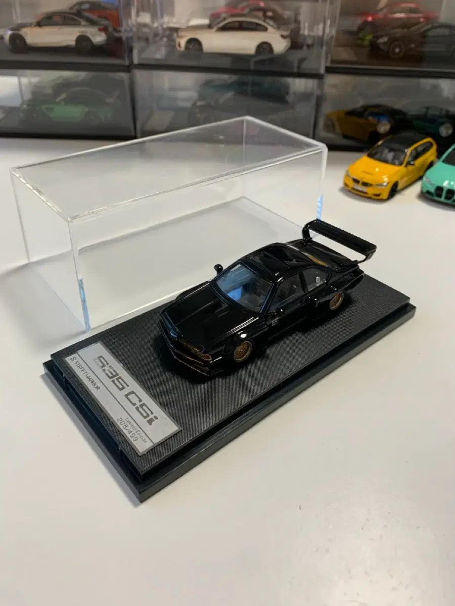STREET WARRIOR BMW e24 635csi 1:64 스케일 판매합니다(케이스 포함)