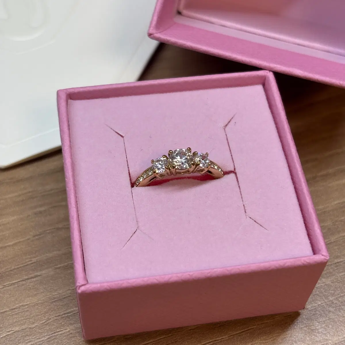스와로브스키 Stilla Attract 링 / 18K 골드 피니시