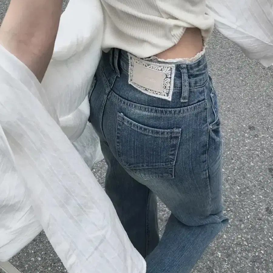새깅 레이스 부츠컷 데님펜츠 - pt