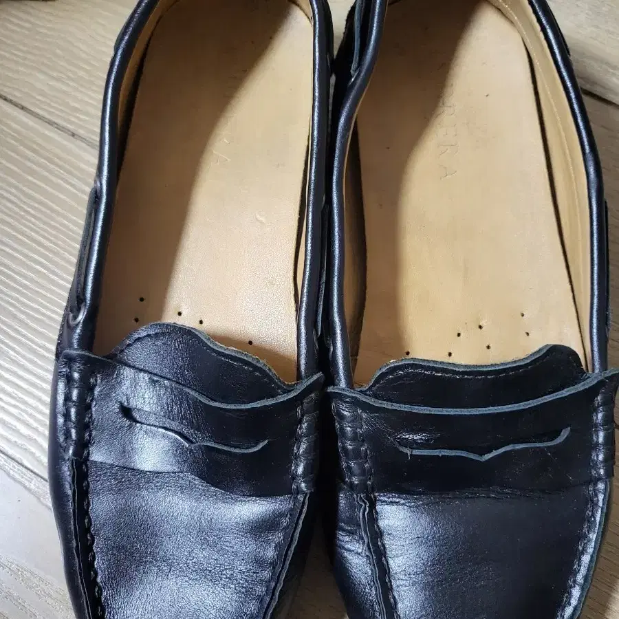 부레라 로퍼 블랙