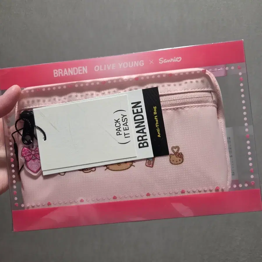 브랜든 올리브영 산리오 파우치 핑크