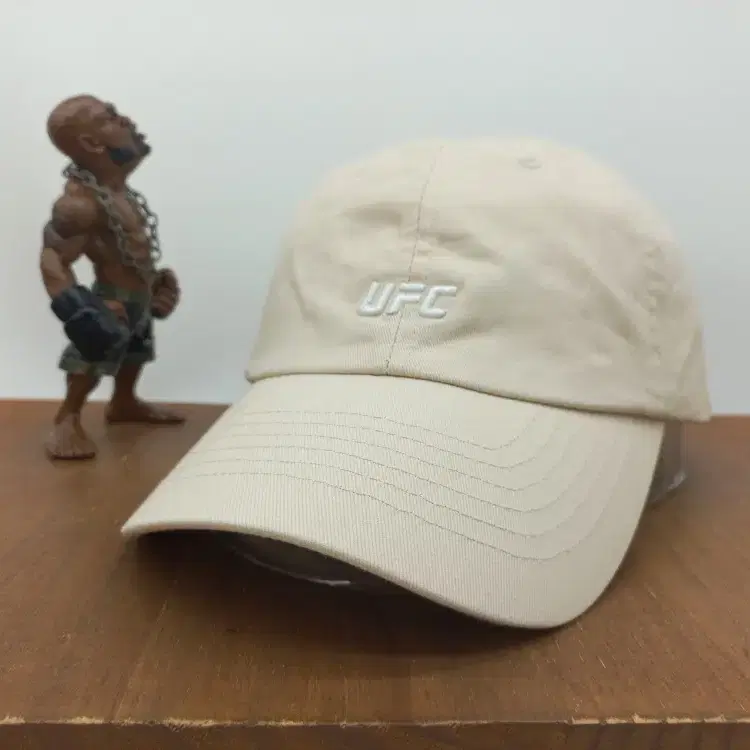 UFC MMA 스포츠 에센셜 피치 로고 자수 볼캡 야구모자 베이지