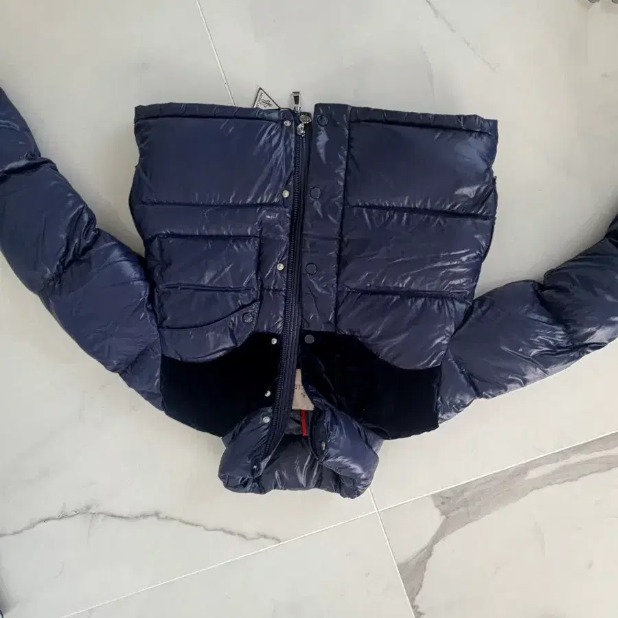 몽클레르 벨벳 패치 푸퍼 패딩 네이비