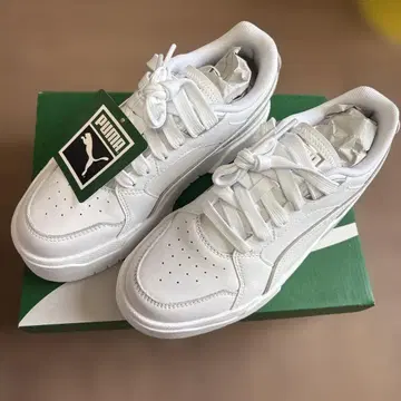PUMA 통굽 스니커즈 화이트