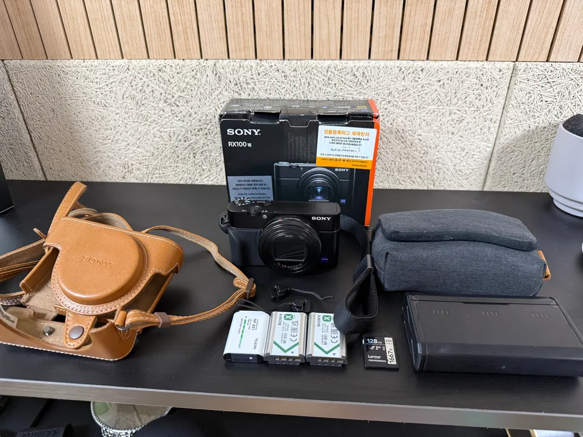 SONY rx100m7 판매합니다. 풀박스 각종 악세서리