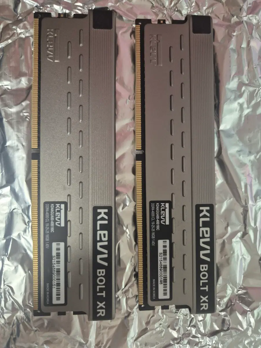 KLEVV DDR4-4000 CL19 16GB BOLT XR 2개