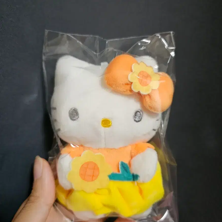 헬로키티 인형 해바라기 옷 키링
