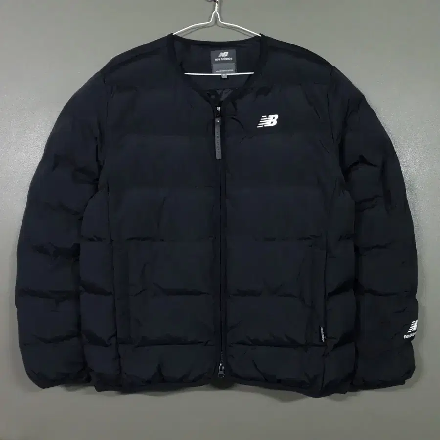 100 (L) 뉴발란스 신형 24FW 라이트 U넥 경량 패딩 점퍼 자켓 블랙