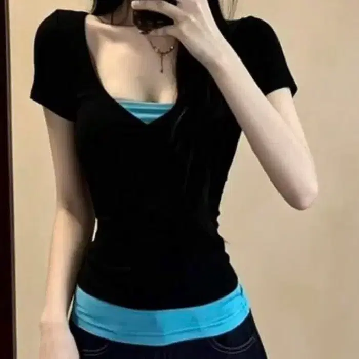 캐주얼 브이넥 반팔티