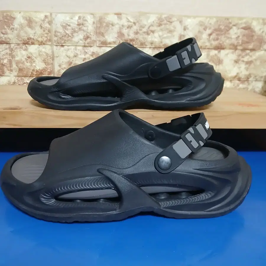 (246) 블랙 패션 샌들 270