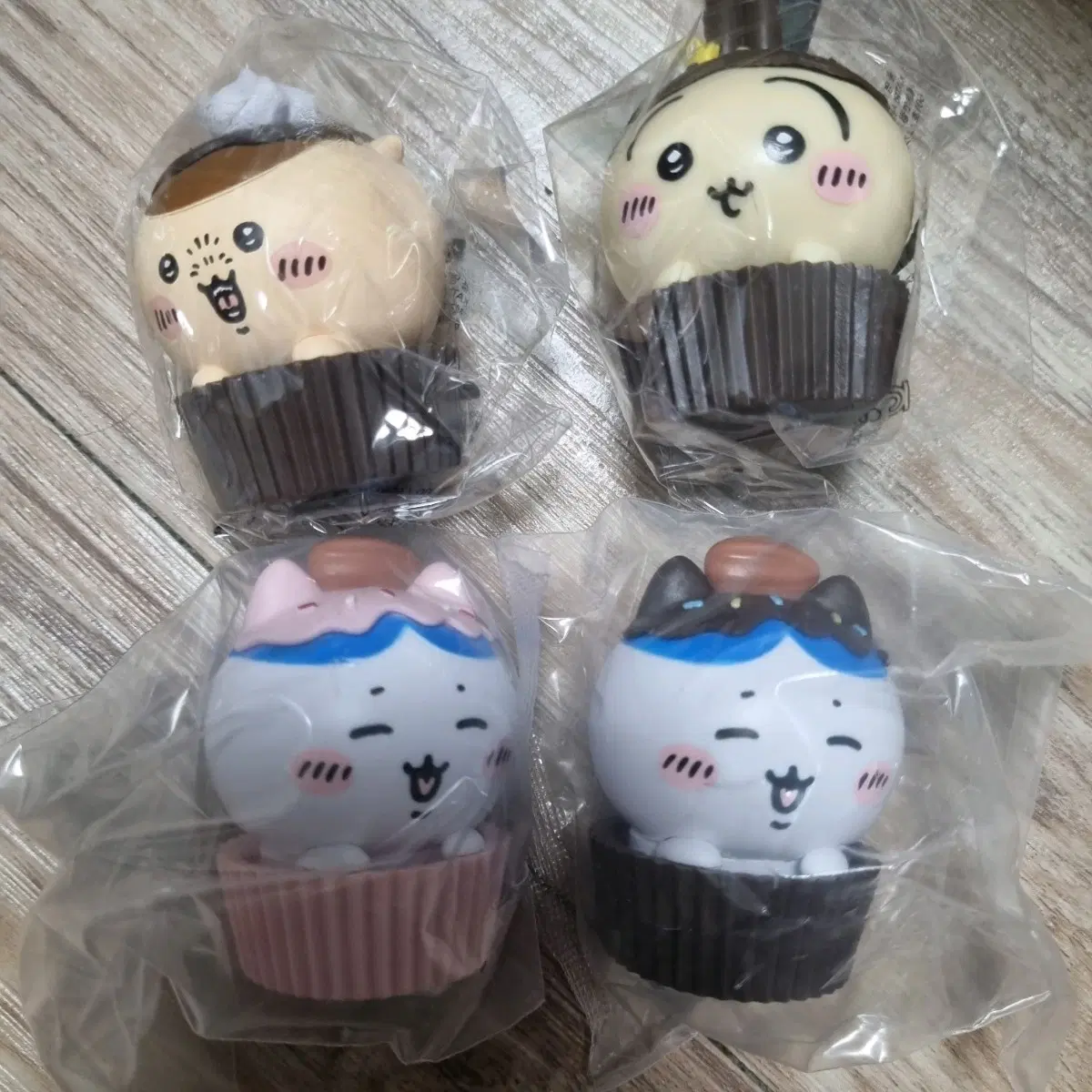치이카와 모니터 컵 피규어 외 일괄(립밤케이스,초밥 우사기 키링)