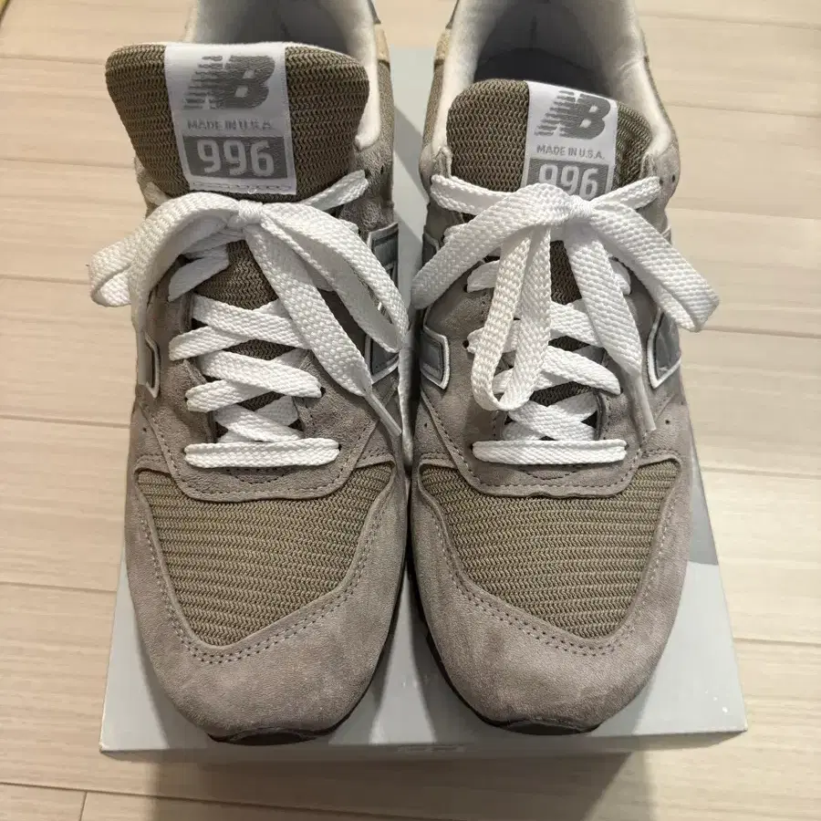 뉴발란스 996 usa 275 판매합니다.