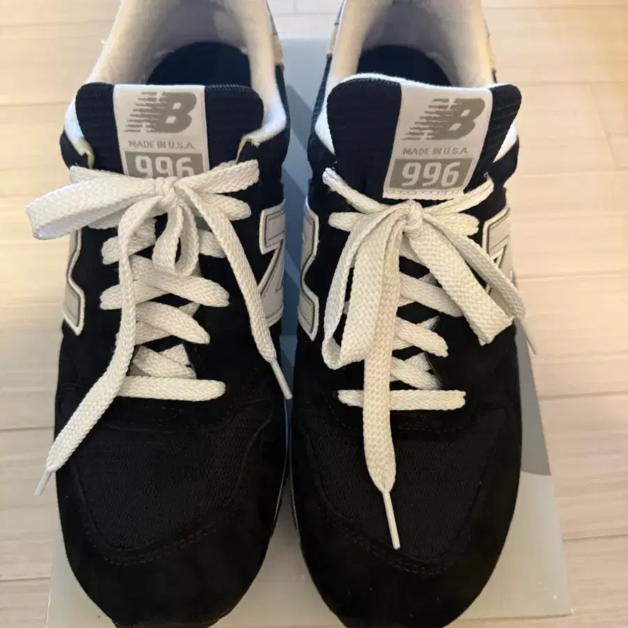뉴발란스 996 usa 275 판매합니다.