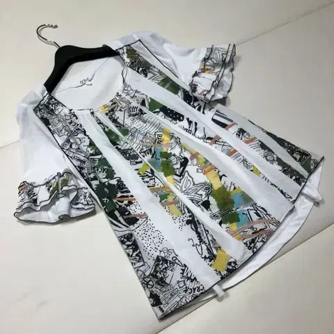 오즈세컨 귀여운 도깨비 패턴 반팔 티셔츠 출근룩 여행룩