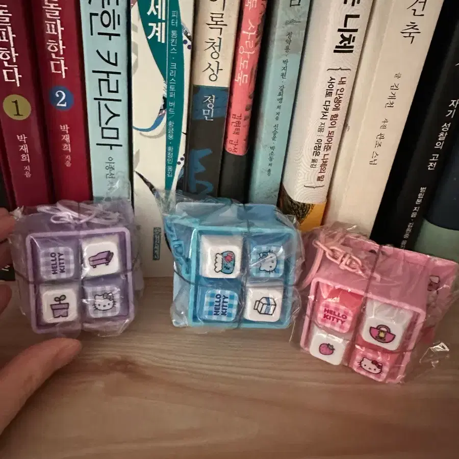 헬로키티 큐브 키캡 키링 새상품
