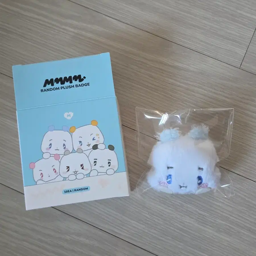 플레이브 MMMM 몌무 뱃지