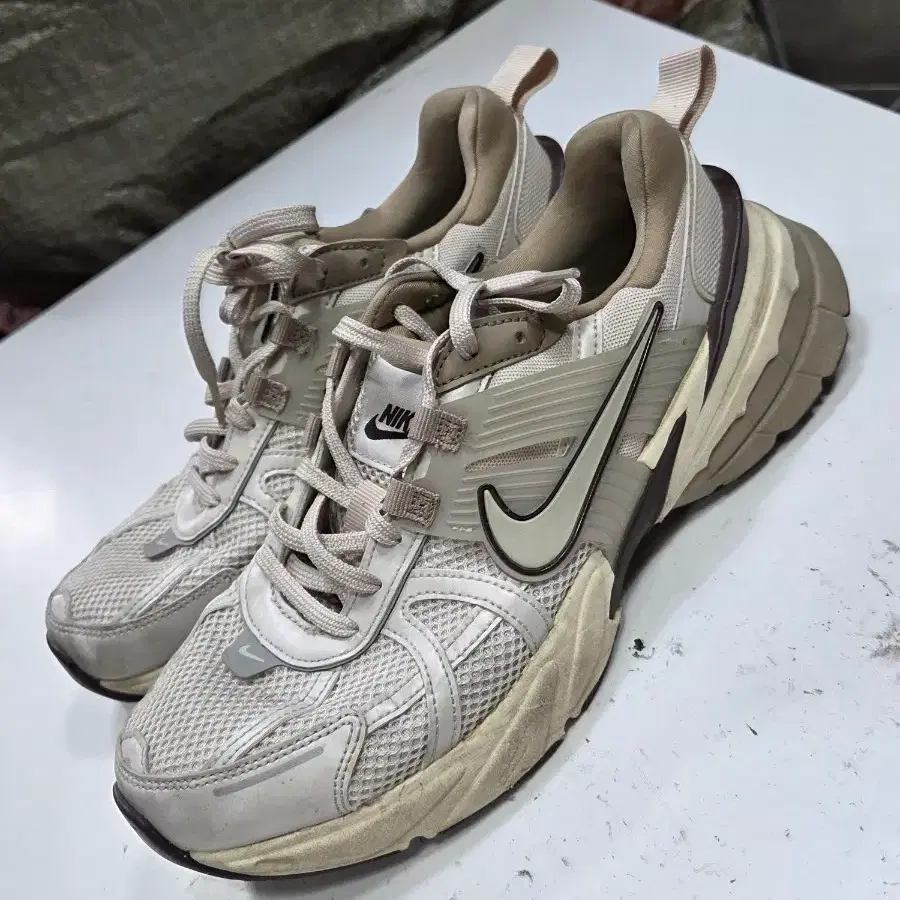 나이키 V2K250