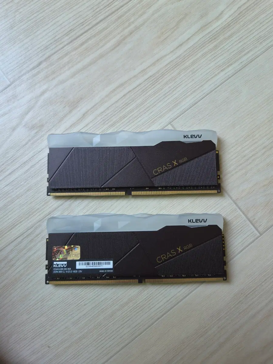 KLEVV CRAS X RGB DDR4 3000 CL18 16GB 2개