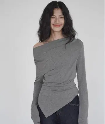 EIGHTHMONTH 오프숄더 아지메 상의 그레이 긴팔 티셔츠