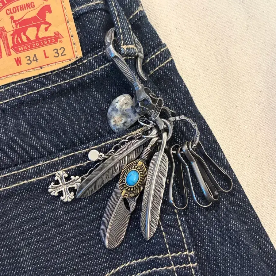Vintage Western Feather Keyring