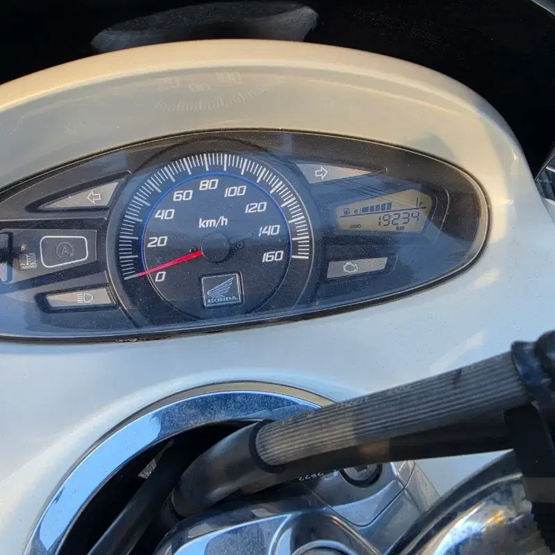2013년식 혼다 PCX 125 흰색 팝니다