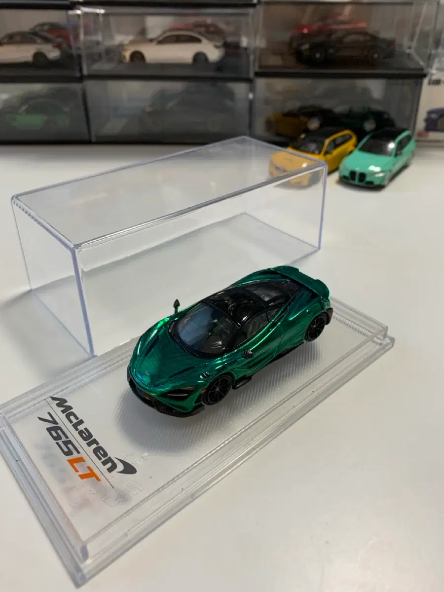 Mclaren 맥라렌 765LT 1:64 스케일 판매합니다(케이스 포함)