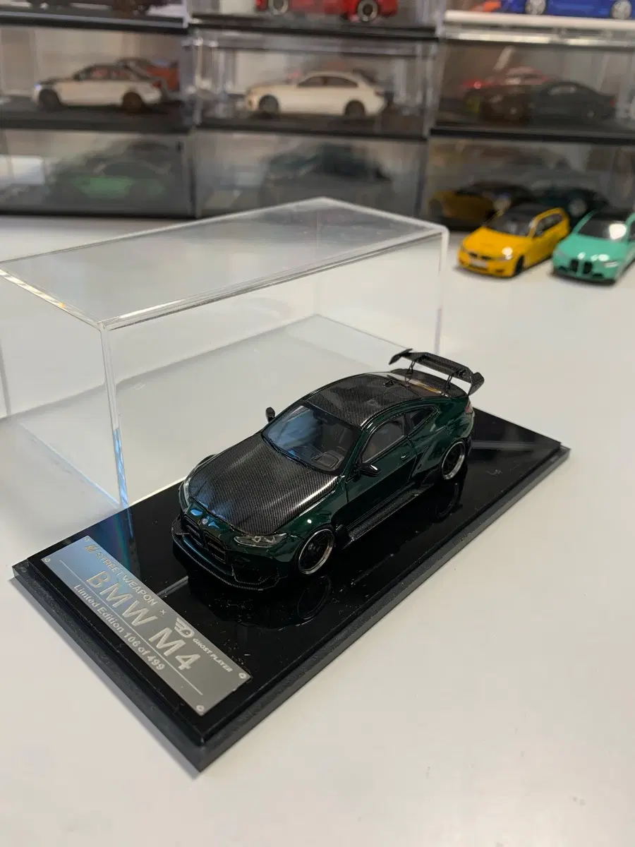 STREET WARRIOR BMW g82 M4 1:64 스케일 판매합니다(케이스 포함)