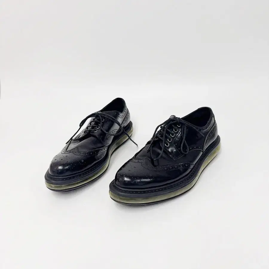 구형 프라다 (Prada) 윙팁 클리퍼 슈즈 블랙 (표기 8 / 국내 270추천)