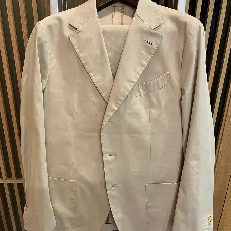CRSO butterfly cotton suit.