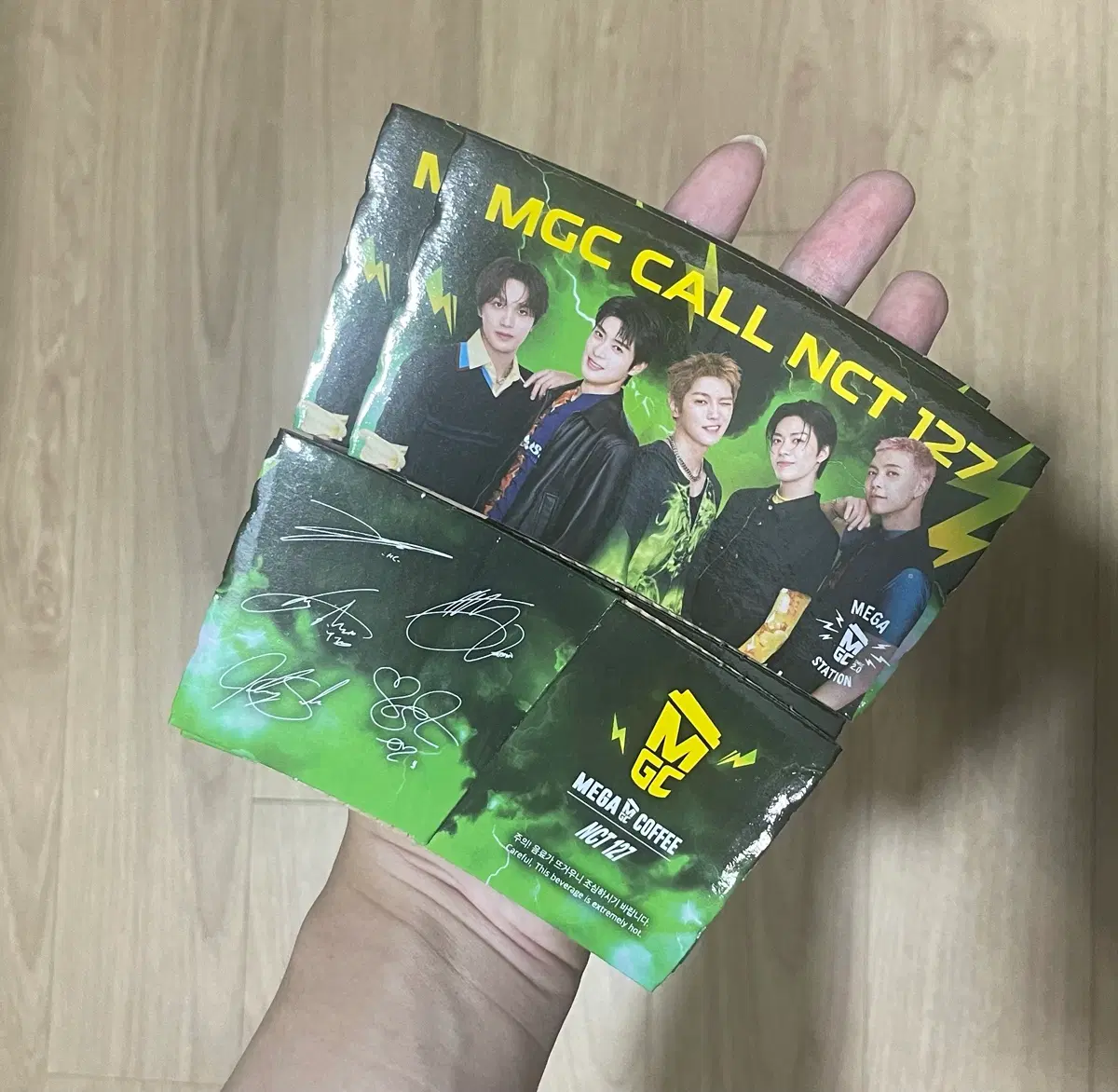 NCT127 메가커피 컵 홀더