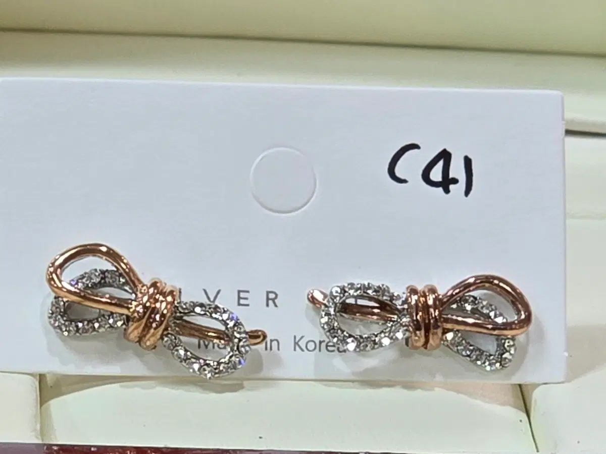 리본 큐빅 귀걸이 925은침