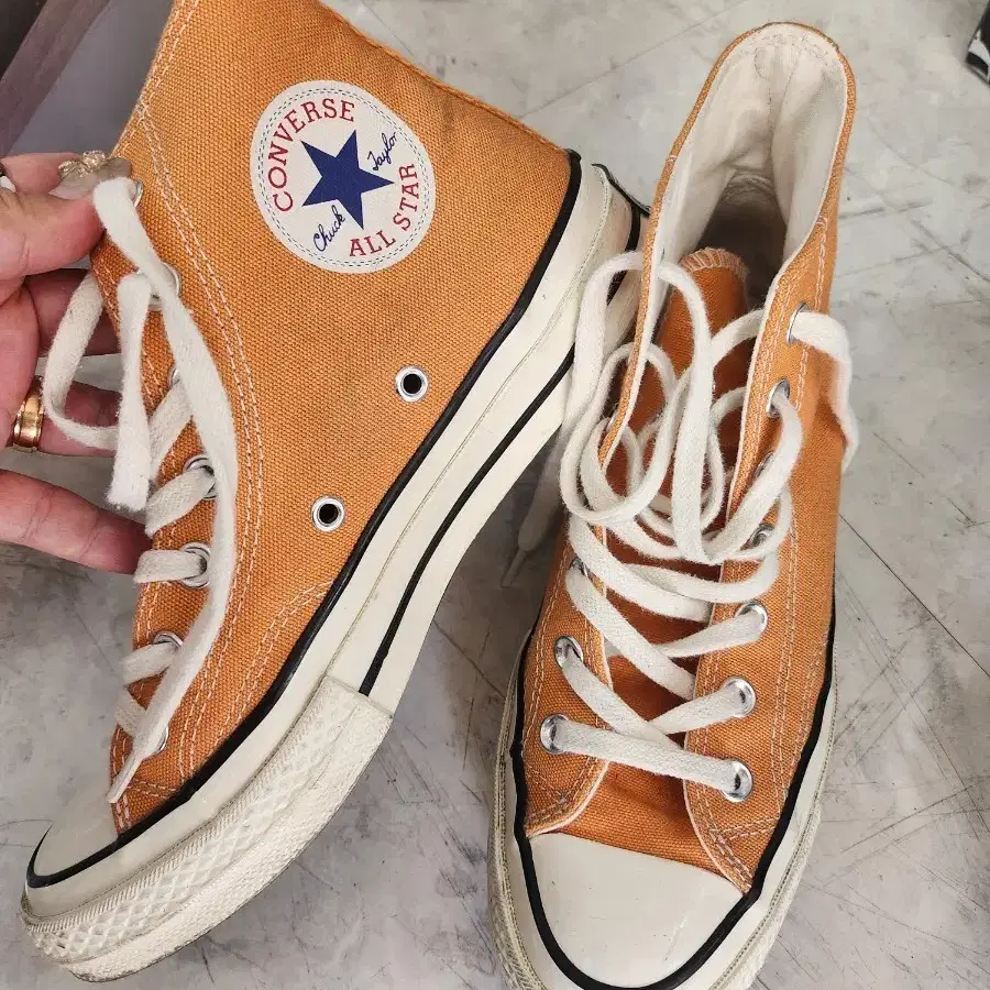 컨버스 척테일러 오렌지 하이탑 스니커즈