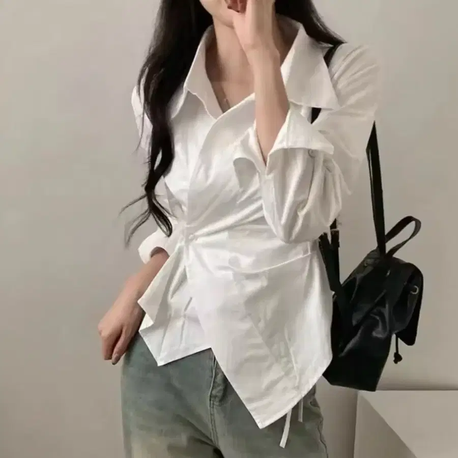 화이트 랩 블라우스