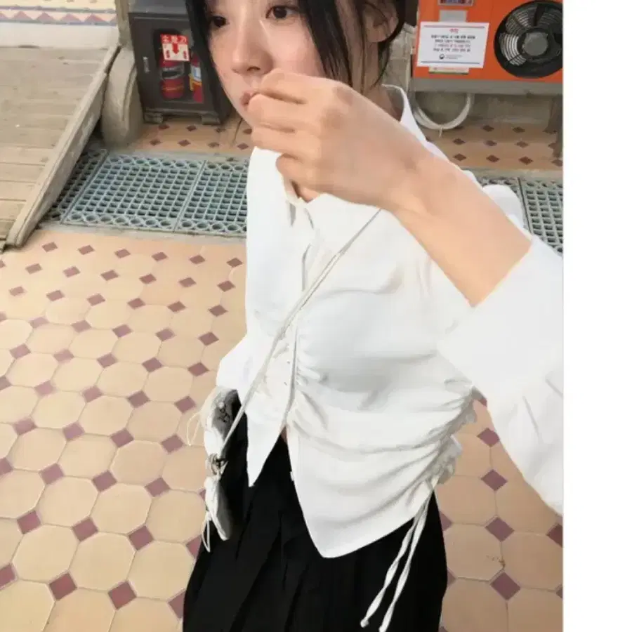 새것)우화 사이드셔링 블라우스