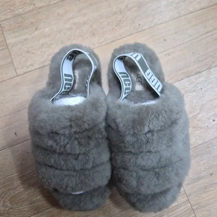 UGG 어그 플러프예 슬리퍼230