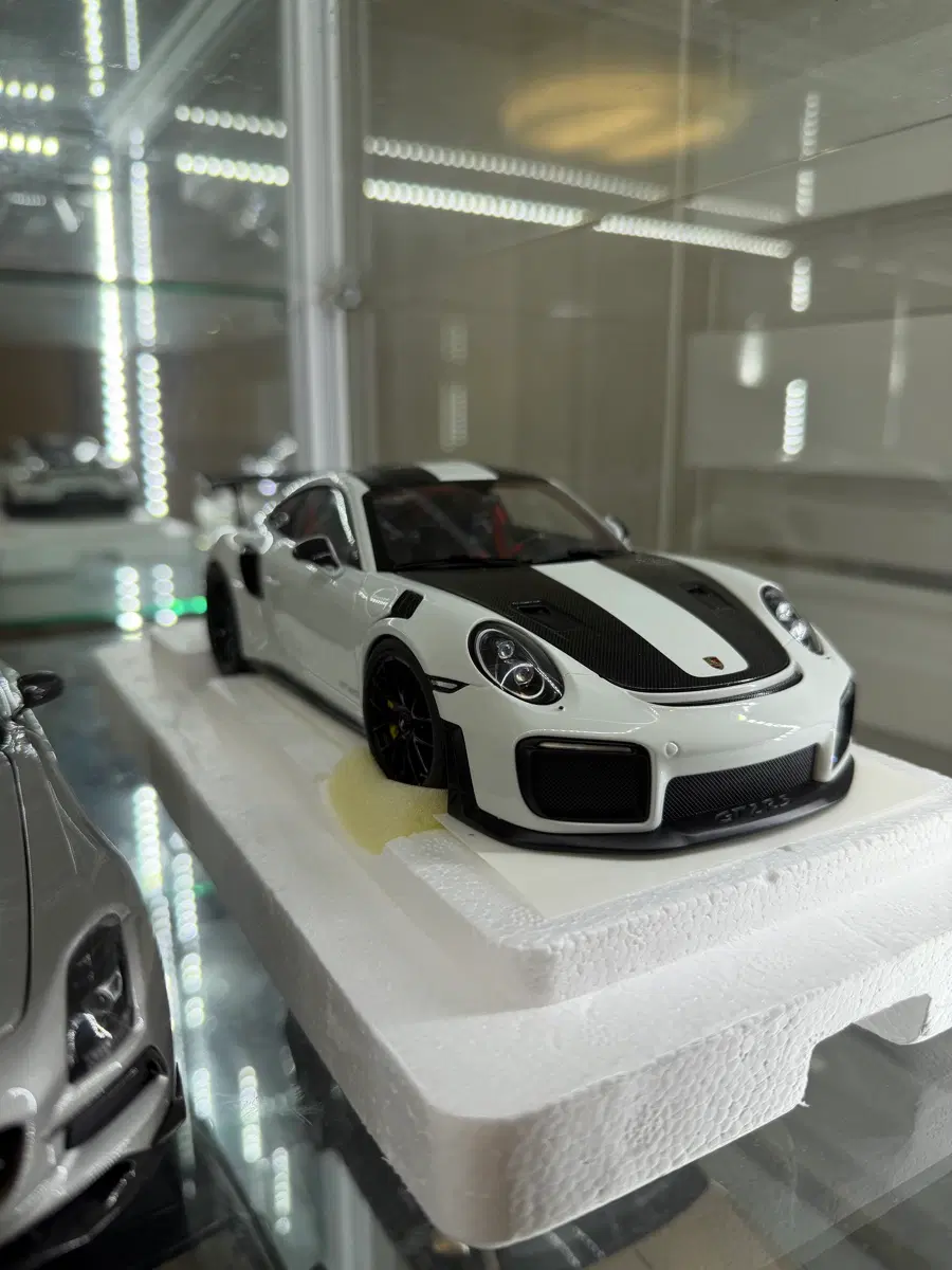1:18 오토아트 포르쉐 911 gt2rs 다이캐스트 팝니다