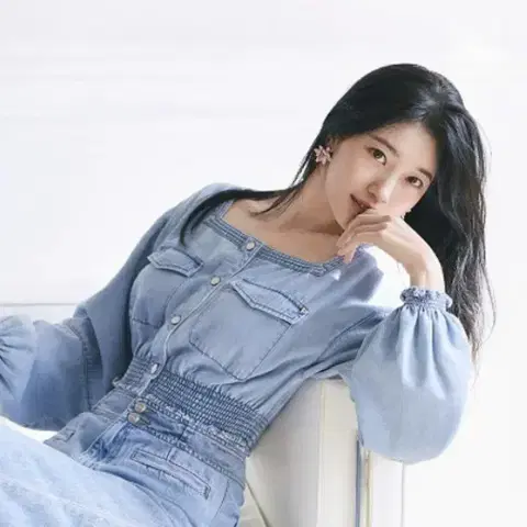 게스 23년 수지 데님 청 스퀘어넥 블라우스 하객룩 결혼식 출근룩 여행룩