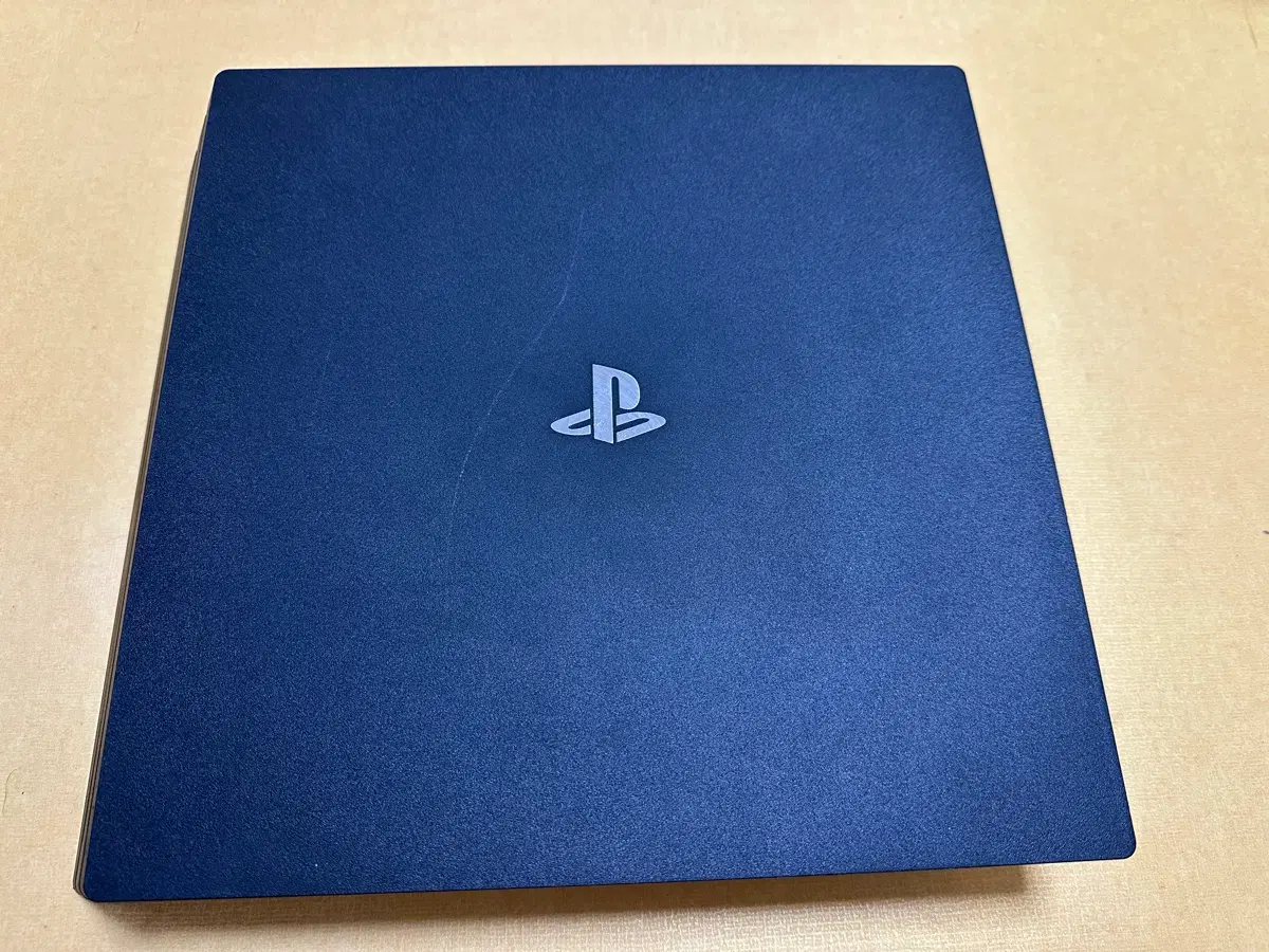 PS4 프로 CUH-7117B 판매합니다.