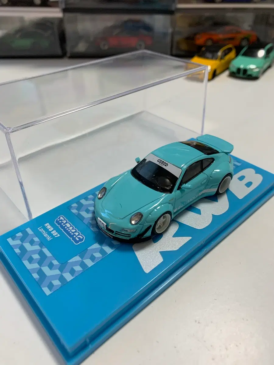 타막웍스 포르쉐 RWB 997 Lomianki 1:64 스케일 판매합니다(케이스 포함)
