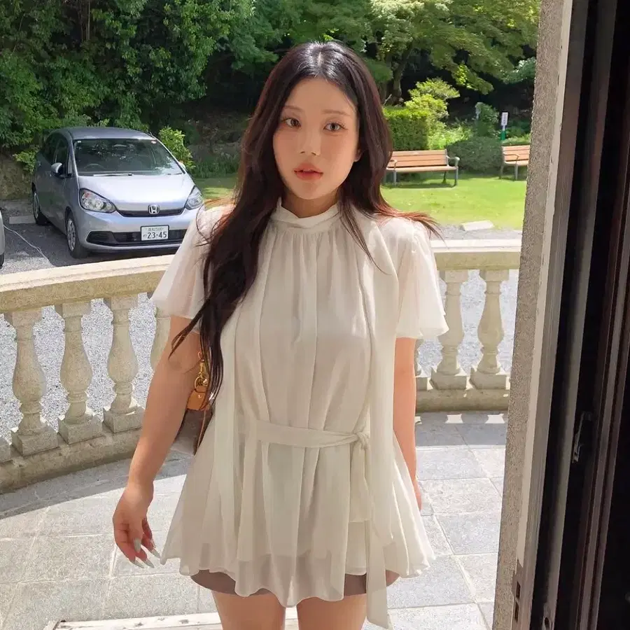 !새상품! 데이지투엘 환연 셔링 블라우스 베이지