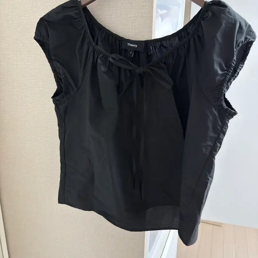 26 띠어리 반팔 블라우스