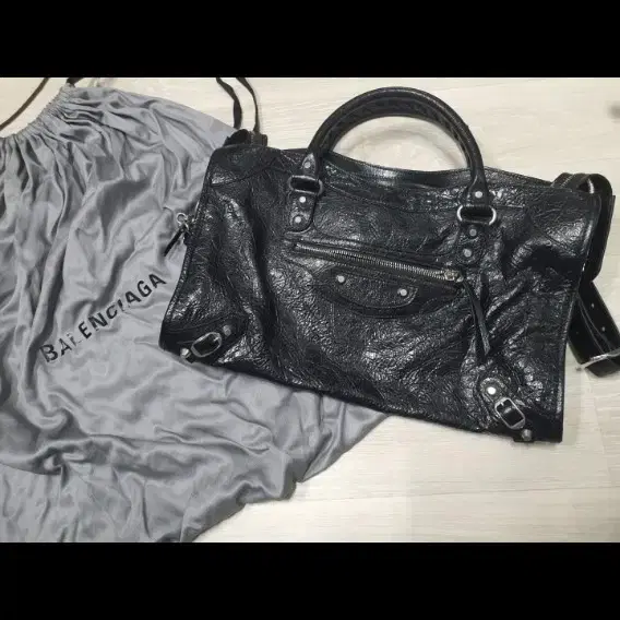 balenciaga le city발렌시아가 르시티백 미디움 미듐 블랙 은장 1회착용
